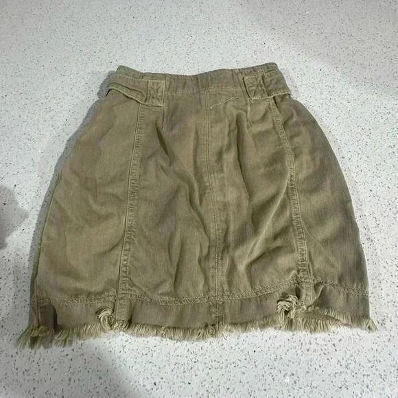 FREE PEOPLE utility cargo mini skirt size 2 EUC - Picture 4 of 4